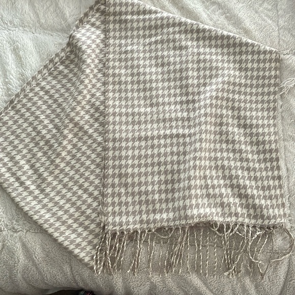 Cashmere scarf houndstooth - Picture 1 of 3